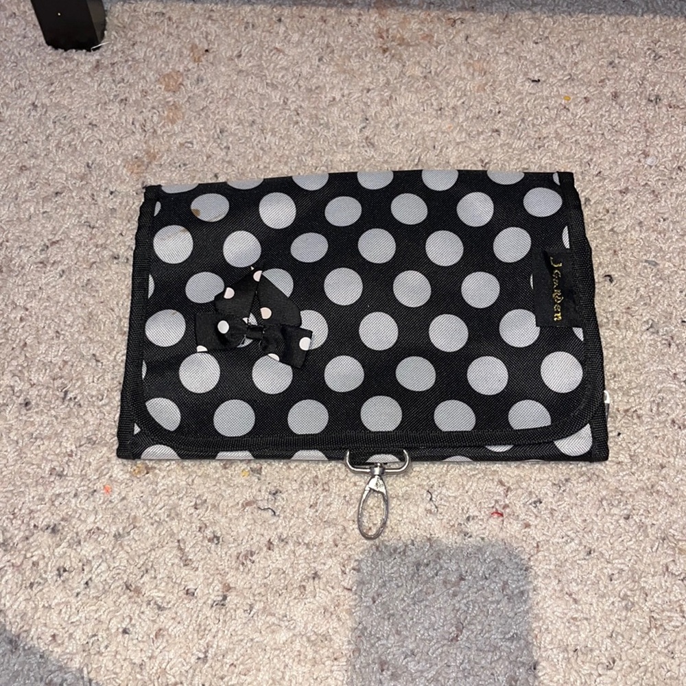 Shower travel bag. Many pockets and a clip to hang it